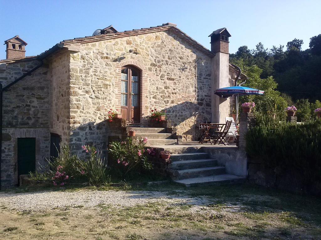 Agriturismo Santa Caterina Castelnuovo di Val di Cecina Buitenkant foto
